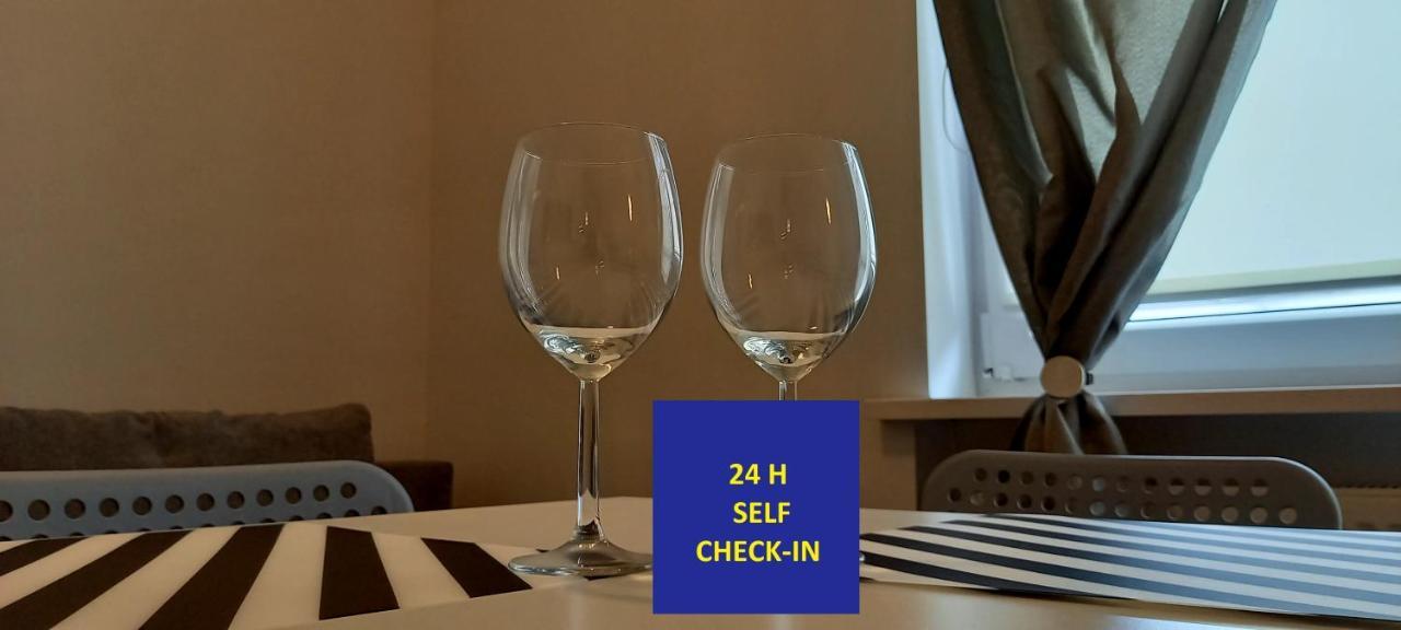 Self Check-in Targi Lotnisko Parking B Apartamento *